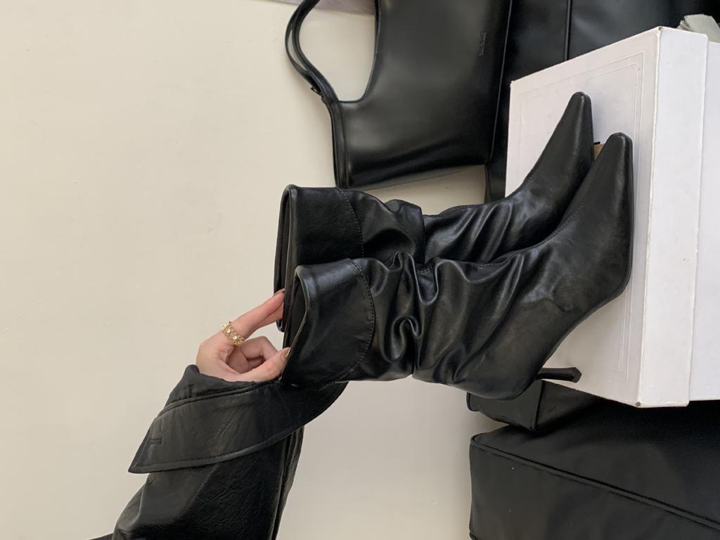 2025 Autumn and Winter New Fashion Retro Short Boots Korean Version Stiletto Sleeve Short Boots Pleated Martin Boots