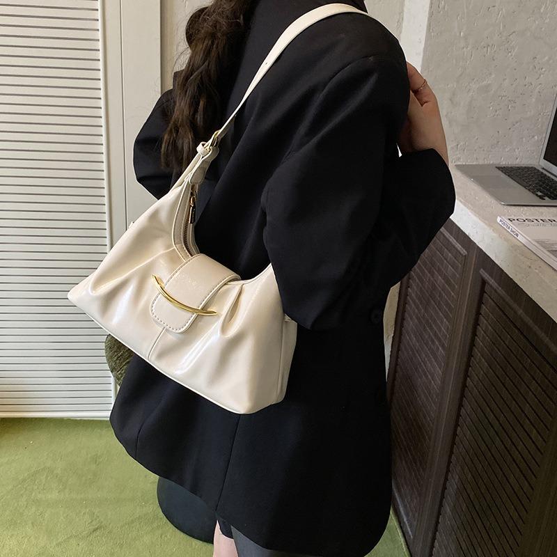 2026 New Highend Underarm Bag Fashiable and Versatile Women's Bag Commuting Shoulder Niche PU Patent Leather Crossbody Bag