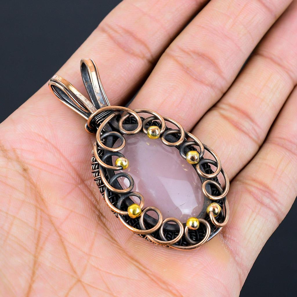 Розовый кварц Драгоценный камень Чистая медная проволока Обернутая ювелирная подвеска ручной работы