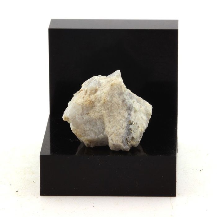 Pierres et Minéraux. Sjögrenite. 25.7 ct. Estrie, Québec, Canada.