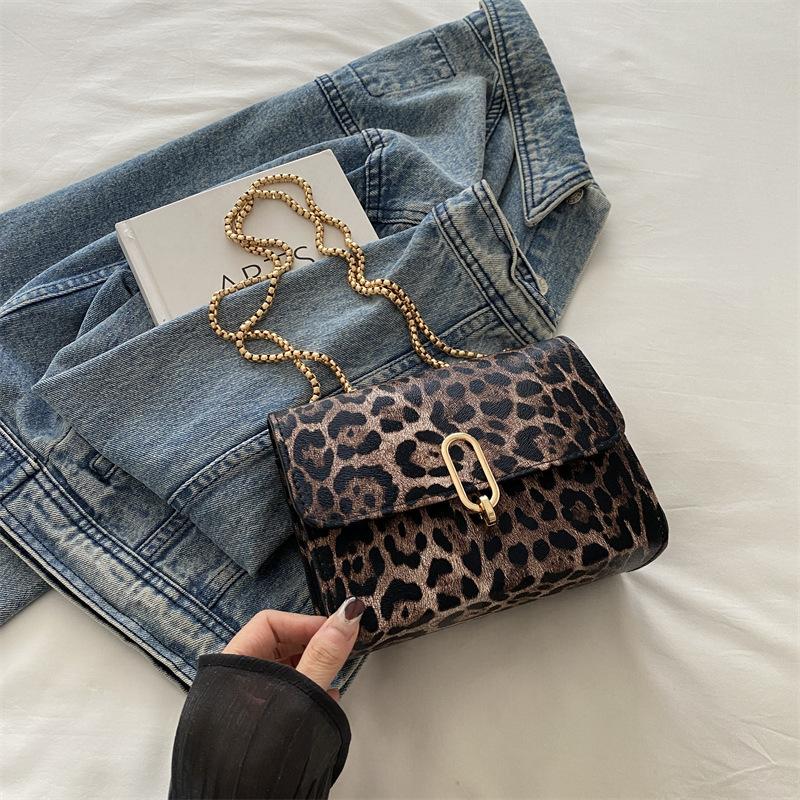 Простая и модная сумка-мессенджер на плечо с леопардовым принтом 2025 осень новая простая в иностранном стиле для поездок на работу ретро цепочка маленькая квадратная сумка