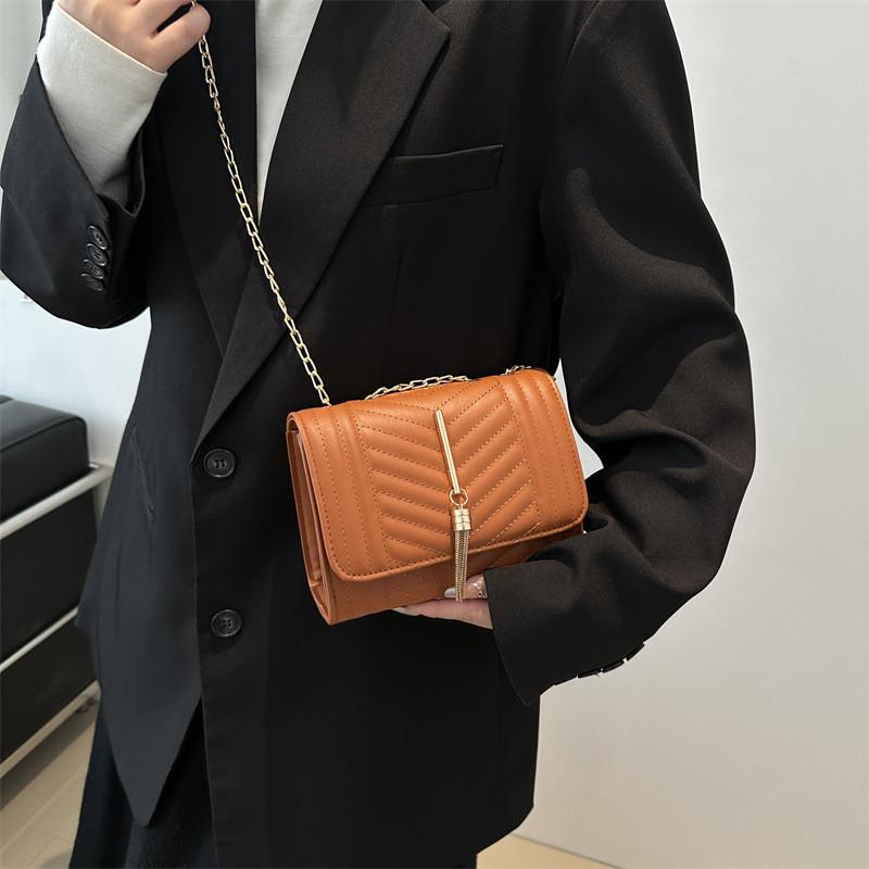 Fashionable Women's Spring Shoulder Bag Stylish Chain Crossbody Purse In Black Khaki Brown Burgundy White