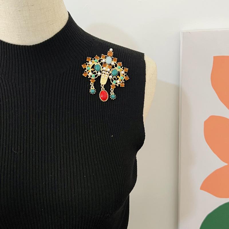 Винтажная брошь в европейском придворном стиле с драгоценными камнями - Антикварная реплика с бриллиантами и цветными драгоценными камнями для женщин