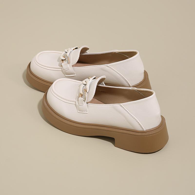 Белые маленькие кожаные туфли женские 2025 новая весна и осень универсальный японский JK стиль колледжа с юбкой универсальные лоферы на платформе