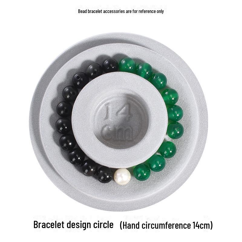 Ассортимент флокированных ювелирных изделий, витрин и дизайнерских лотков для браслетов и ожерелий своими руками