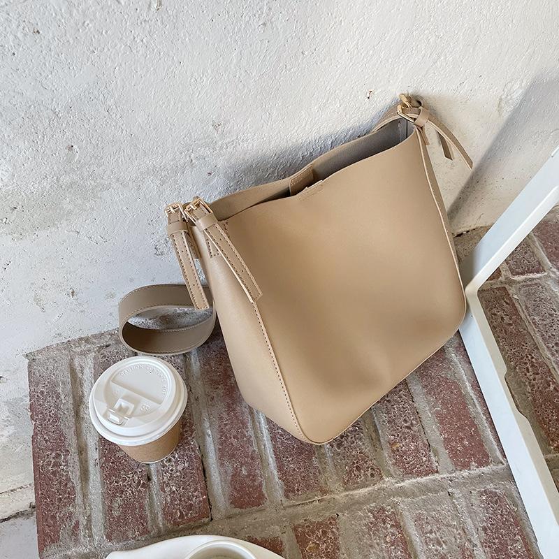 Ретро-сумка большой вместимости для женщин, новая модная и трендовая сумка-ведро, французская сумка-мешок подмышкой, универсальная сумка через плечо