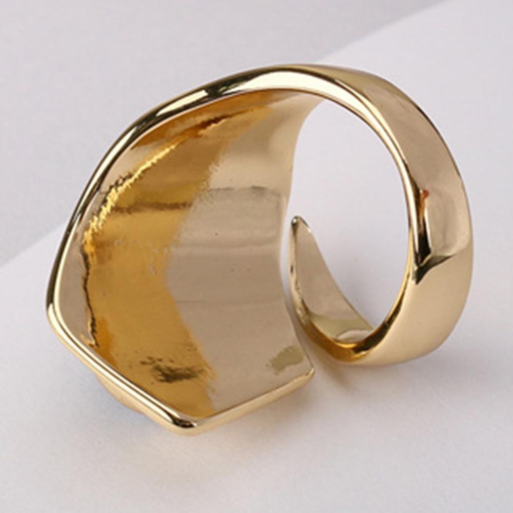 Женское кольцо с камнем в винтажном стиле. Размер 18мм