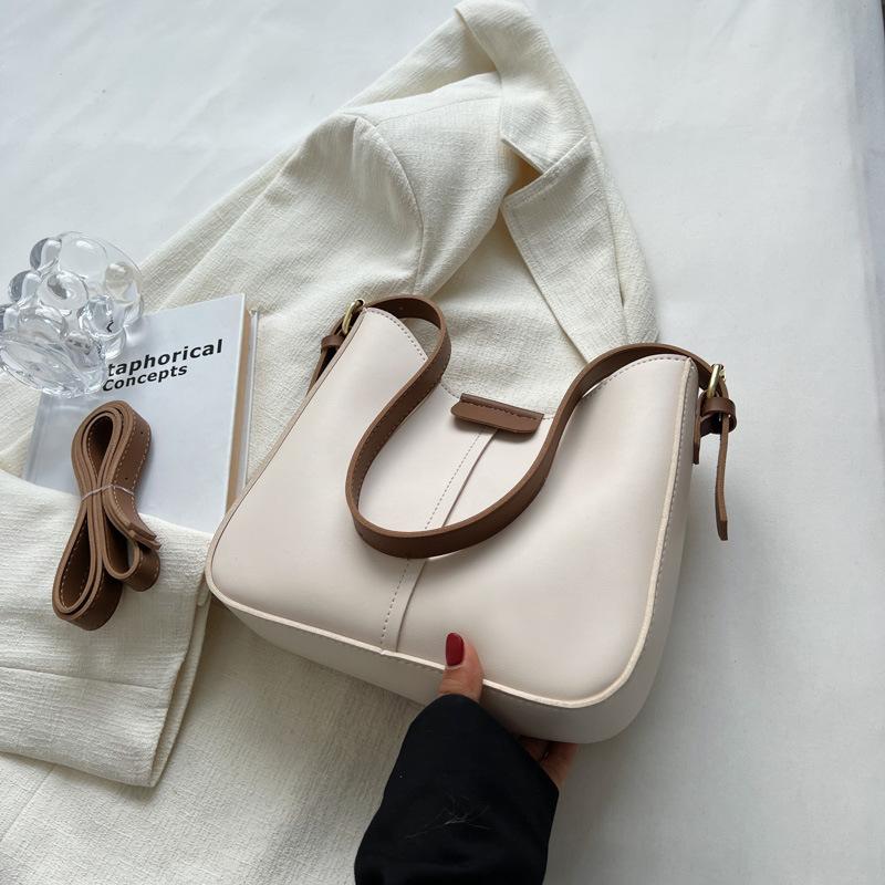 Niche underarm versatile shoulder bag women's spring and summer 2026 new bucket bag feeling messenger bag small bag