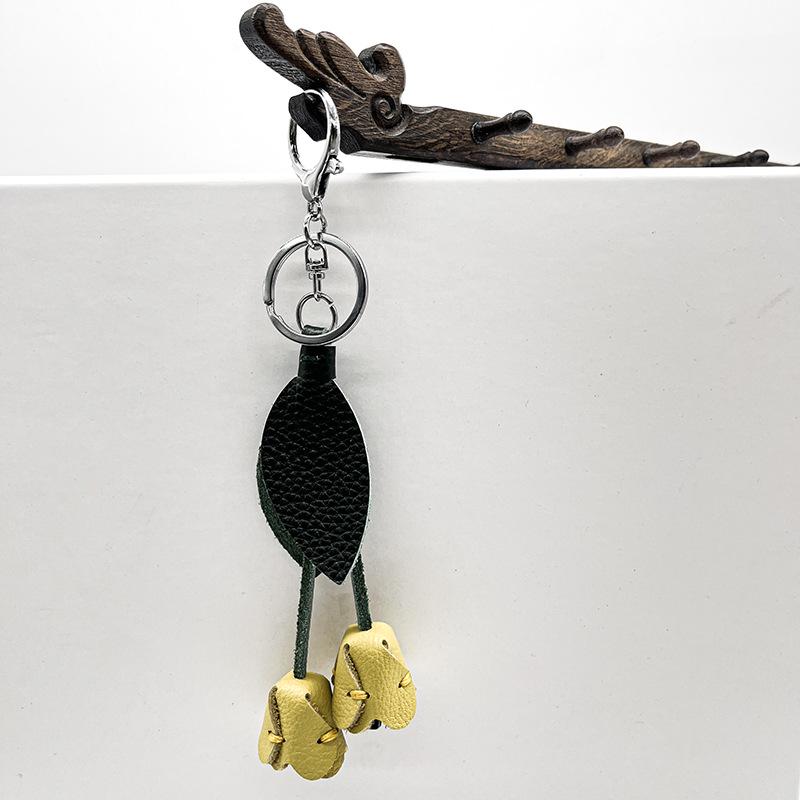 Брелок-подвеска ручной работы из натуральной кожи в виде тюльпана