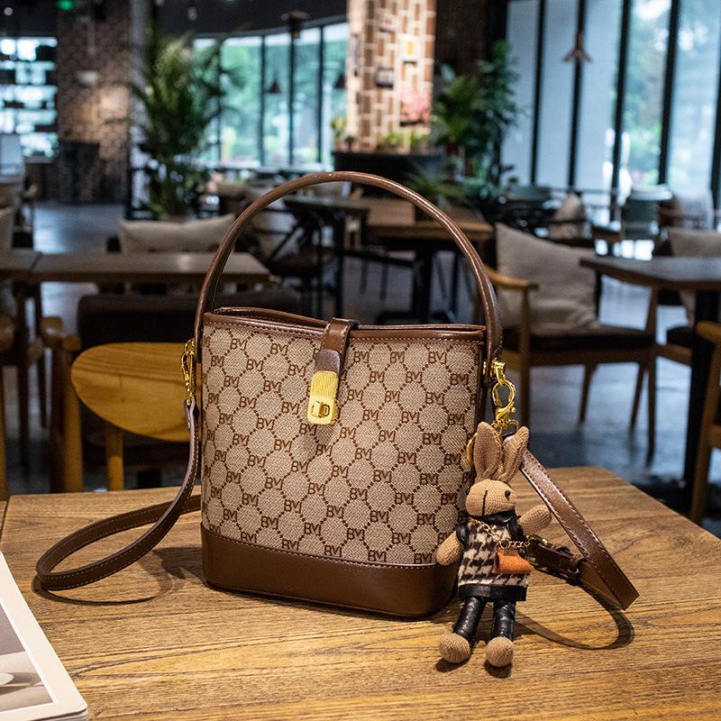 Printed Light Luxury Bucket Bag New Fashion Handbag Shoulder Bag Texture Large Capacity Crossbody Bag Women's Small Bag