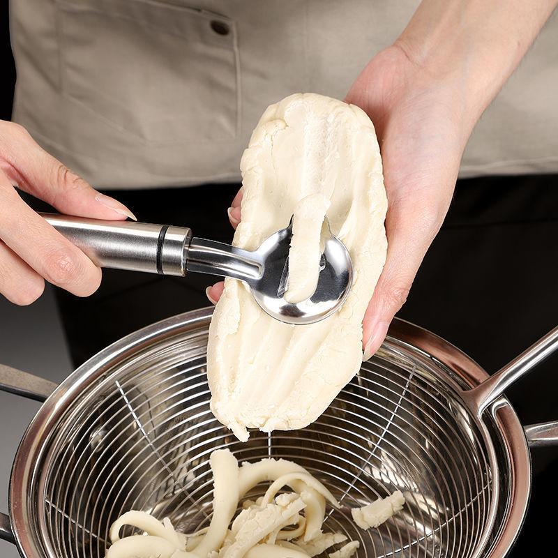 Stainless Steel Noodle Cutter Perfect for Beginners and Professionals in Cooking