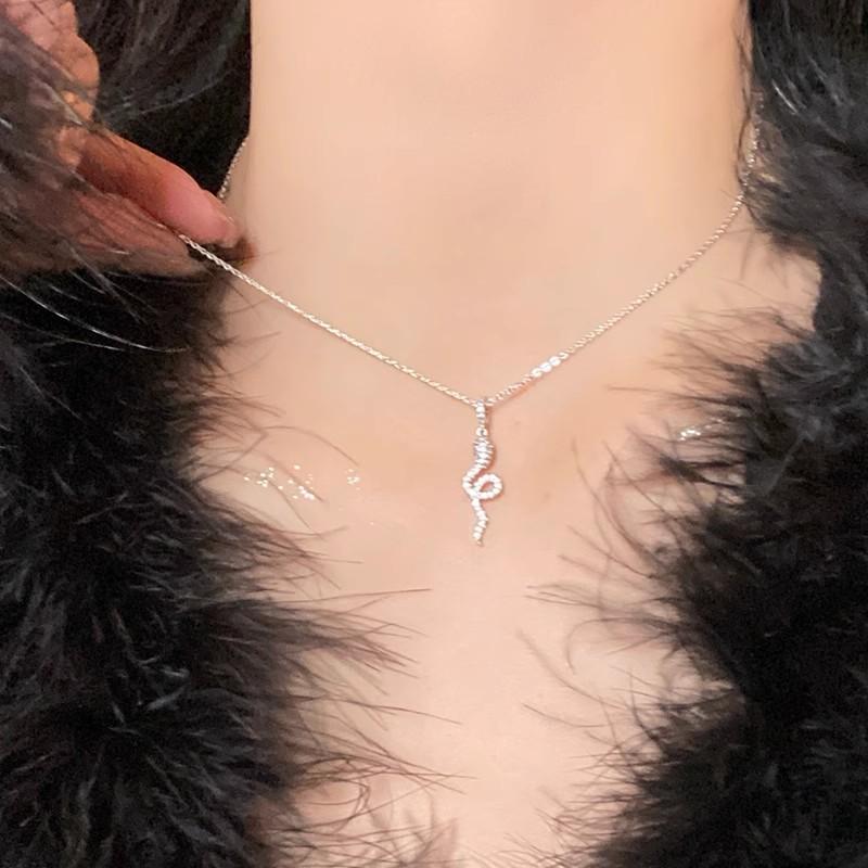 Small Snake Necklace Women's Sweater Chain Snake Pendant Necklace Light Luxury Niche Collarbone Chain Women's High-end Feeling