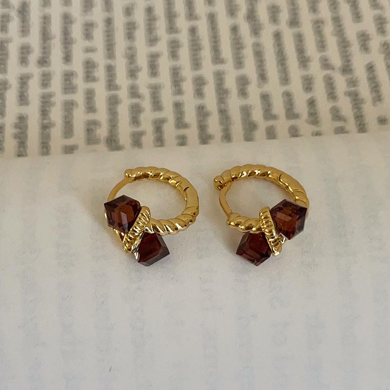 Серьги-гвоздики в стиле ретро, легкие, красные, капающие на масло, с надписью «Любовь», женские, нишевые, модные, изысканные, универсальные, для поездок на работу