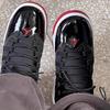 Jordan Max Aura Противоскользящая Амортизация Устойчивая к истиранию Средняя высота Детские Баскетбольные Кроссовки Черно-Красные AQ9216-006