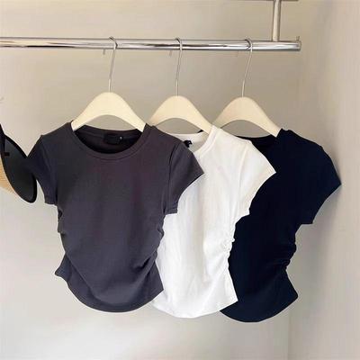 Острая футболка женская облегающая талию: Короткий рукав, рукав-крылышко, однотонный, простой круглый вырез, летний стиль