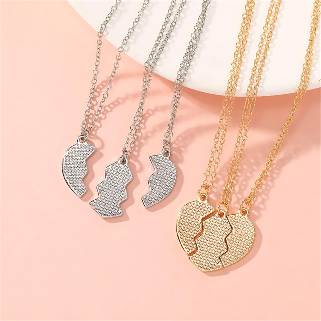 3pcs Heart Puzzle Friendship Necklace Set Symbolizing Portable Bonding for Trendy Women and Fashion Enthusiasts