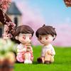 2Pcs Adorable Cartoon Couple Ornaments Figurines Lovely Resin Miniatures for Fairy Gardens Dollhouses Plant Decor