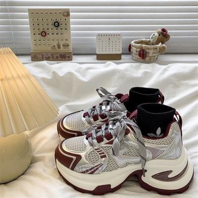 Сетчатые дышащие повседневные кроссовки для папы женские 2025 весна и осень новые универсальные на толстой подошве для маленького человека увеличение роста дорожные спортивные туфли