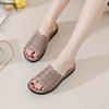 ~~ Кожаные домашние тапочки для мамы, летние тапочки для выхода на улицу для среднего и пожилого возраста, прохладные тапочки, нескользящие тапочки на плоской подошве для пожилых