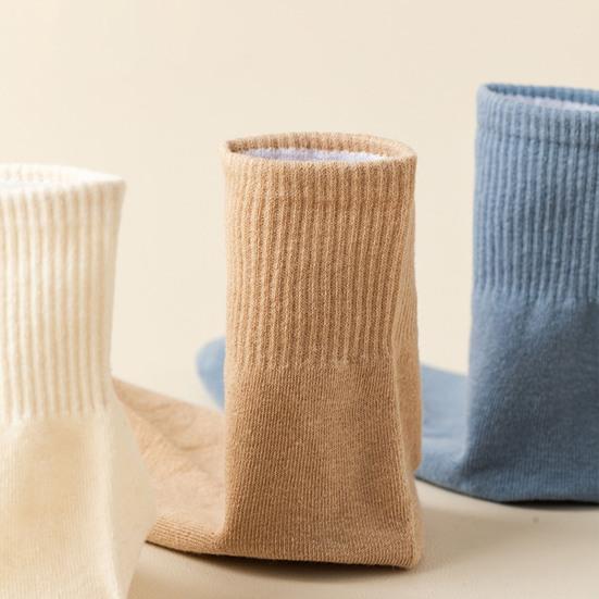 1 пара женских хлопковых носков средней длины без запаха тонкие однотонные высокоэластичные противоскользящие впитывающие пот не садящиеся спортивные носки на все сезоны