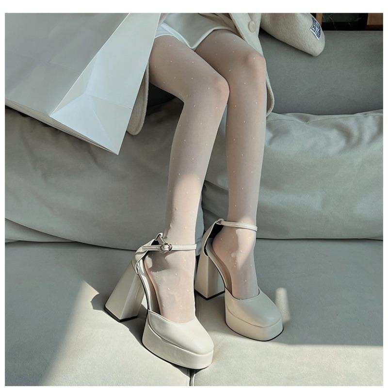 Туфли на очень высоком каблуке, детские бежевые носки, босоножки на толстом каблуке от Мэри Джейн, свадебные туфли