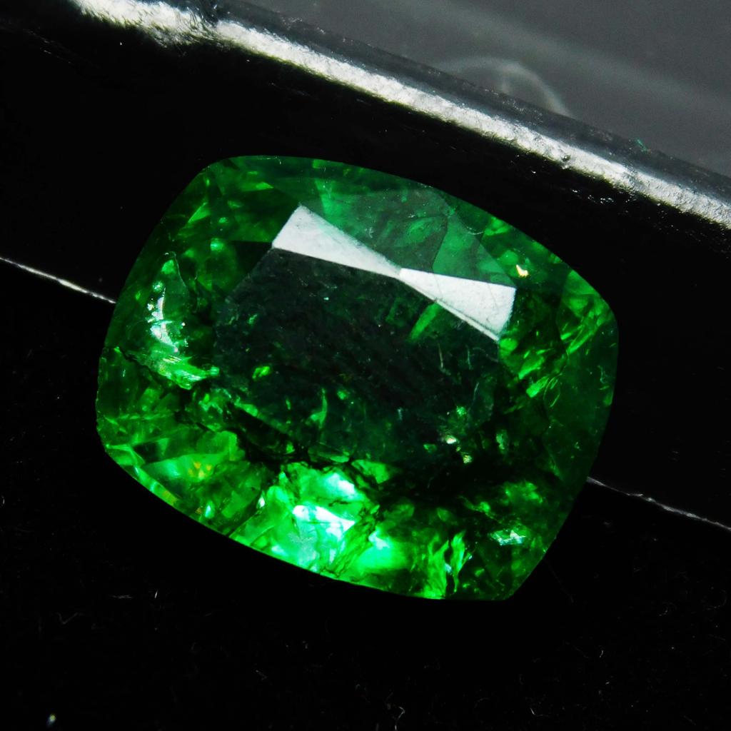 Natural Green Emerald Loose Gemstone Colombian Cushion Shape 7.70 ct for Jewelry Making and Crafts