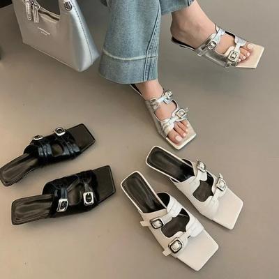 Панк Готика Босоножки на высоком каблуке с пряжкой Новинка 2025 Лето Квадратный носок Серебристые Шлепанцы на низком каблуке Женская дизайнерская обувь для вечеринок Zapatos