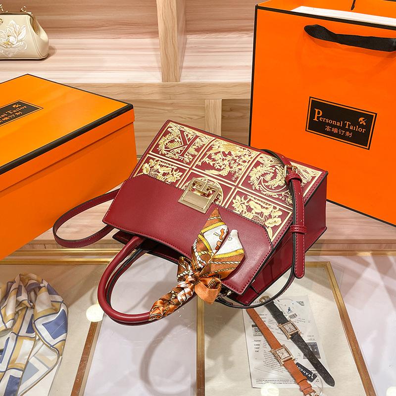 WDPOLO Сумка для мамы с вышивкой на свадьбу Красная свадебная сумка для мамы Отправлено старшей свекрови Сумка на плечо 1973 г.