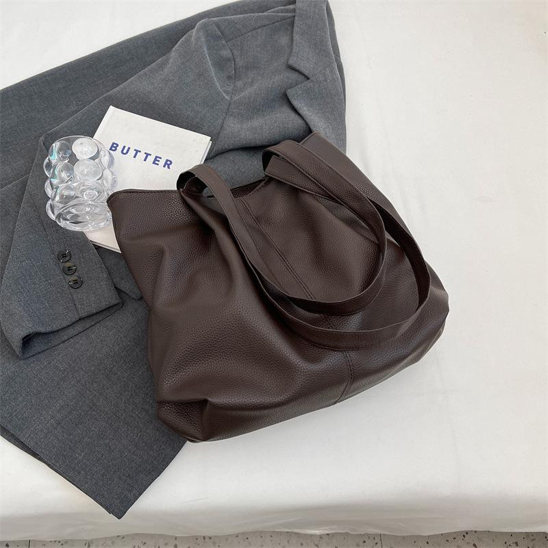 Retro Large-capacity Tote Bag Women's 2025 Winter New Fashionable Portable Commuter Bag Student Class Shoulder Bag