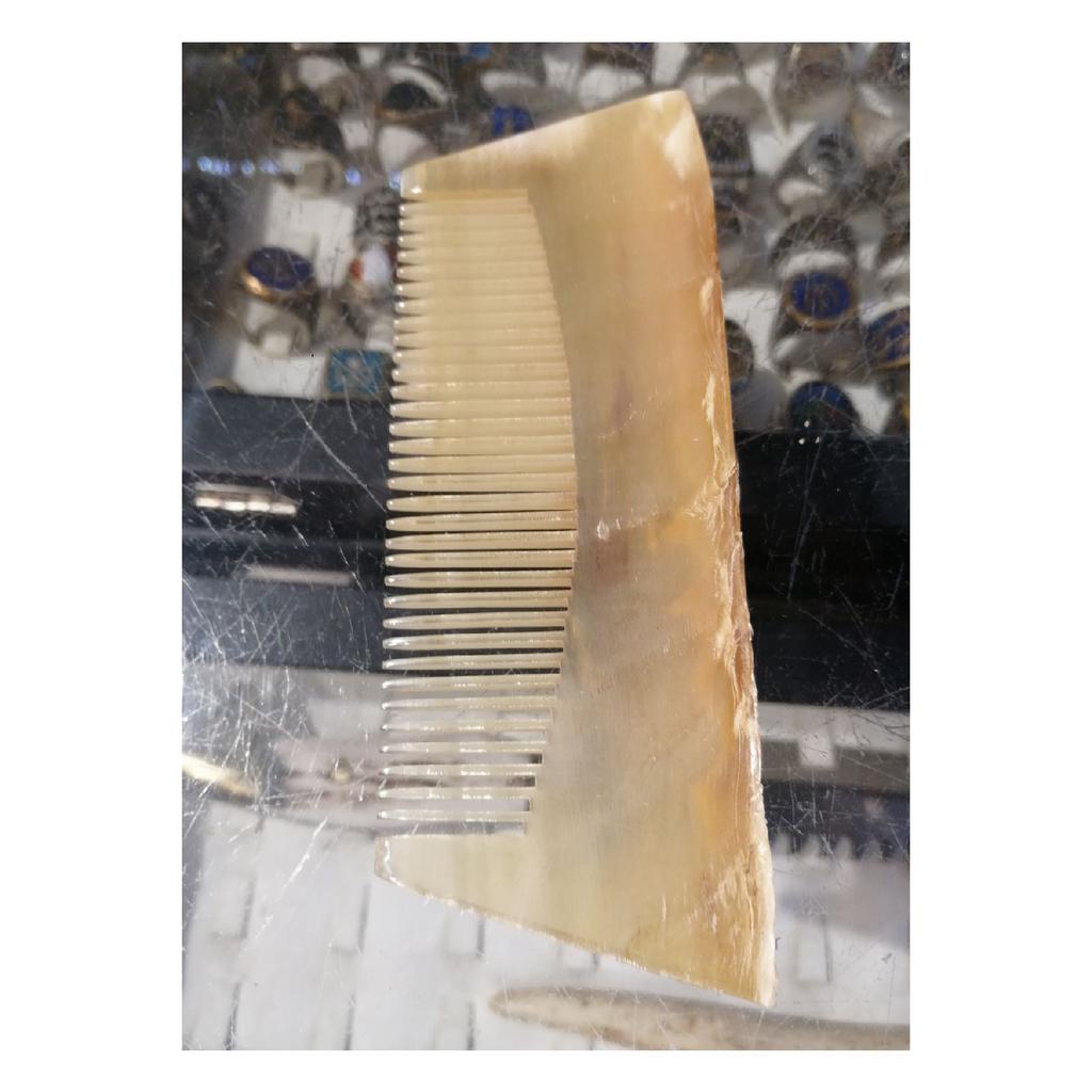 Костяной гребень из бараньего рога питает кожу головы, создает эффект кератина