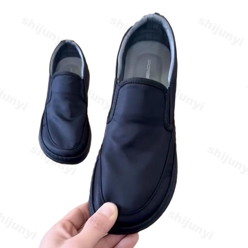 Модные осенние мужские кроссовки 2025 Новые легкие из ткани «ледяной шелк» и лайкры Удобная уличная повседневная обувь Нескользящие модные кроссовки для бега