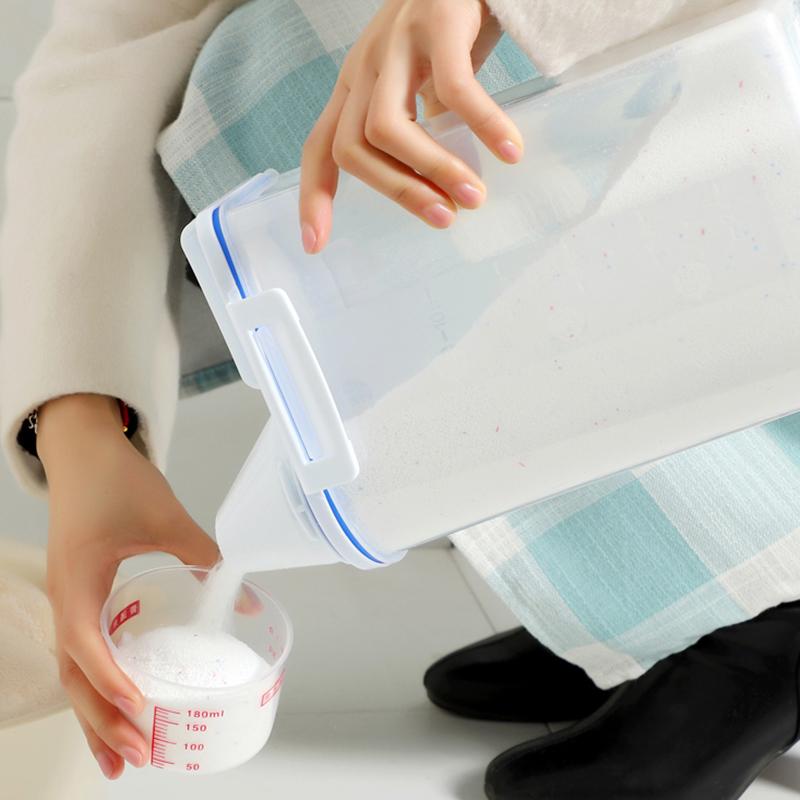 Бытовой ящик для хранения стирального порошка портативный большой пластиковый с мерным стаканом
