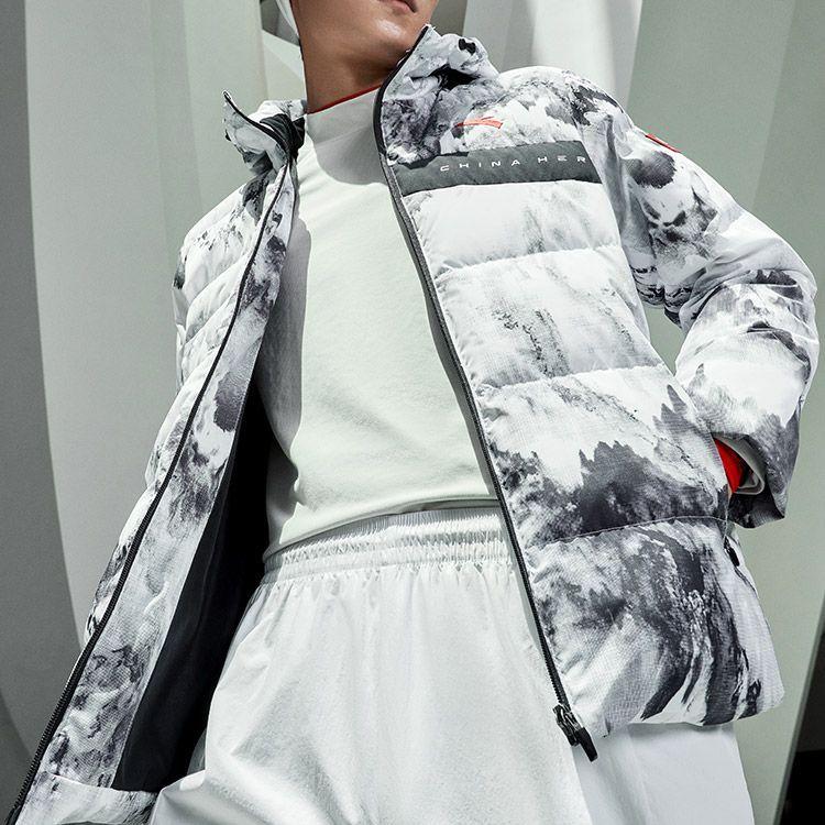 Anta Короткий пуховик серии Training с логотипом и буквенным принтом, мужская верхняя одежда, разноцветный 152247917-2