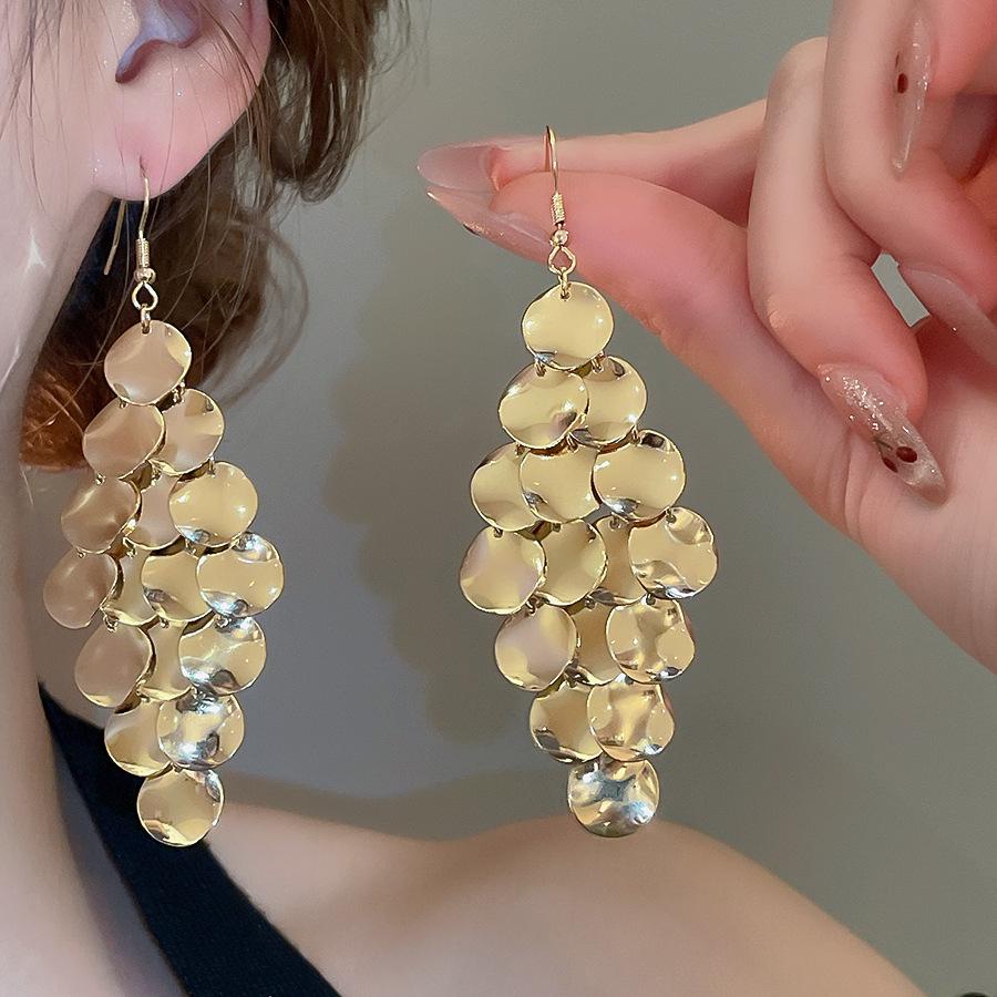 Серьги-подвески с геометрическим ажурным круглым кулоном 'Серебряная игла' в европейском и американском преувеличенном стиле для женщин.