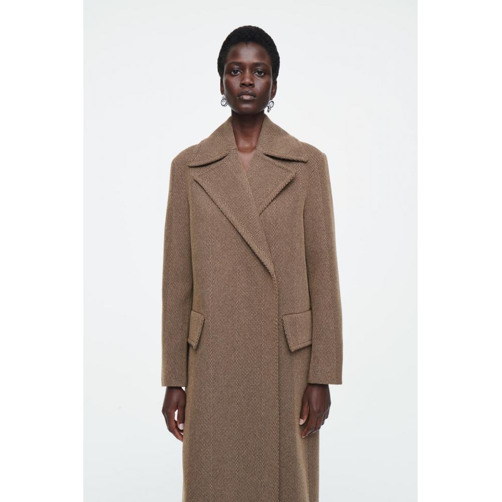 COS Шерстяное пальто с узором «ёлочка» в Японии