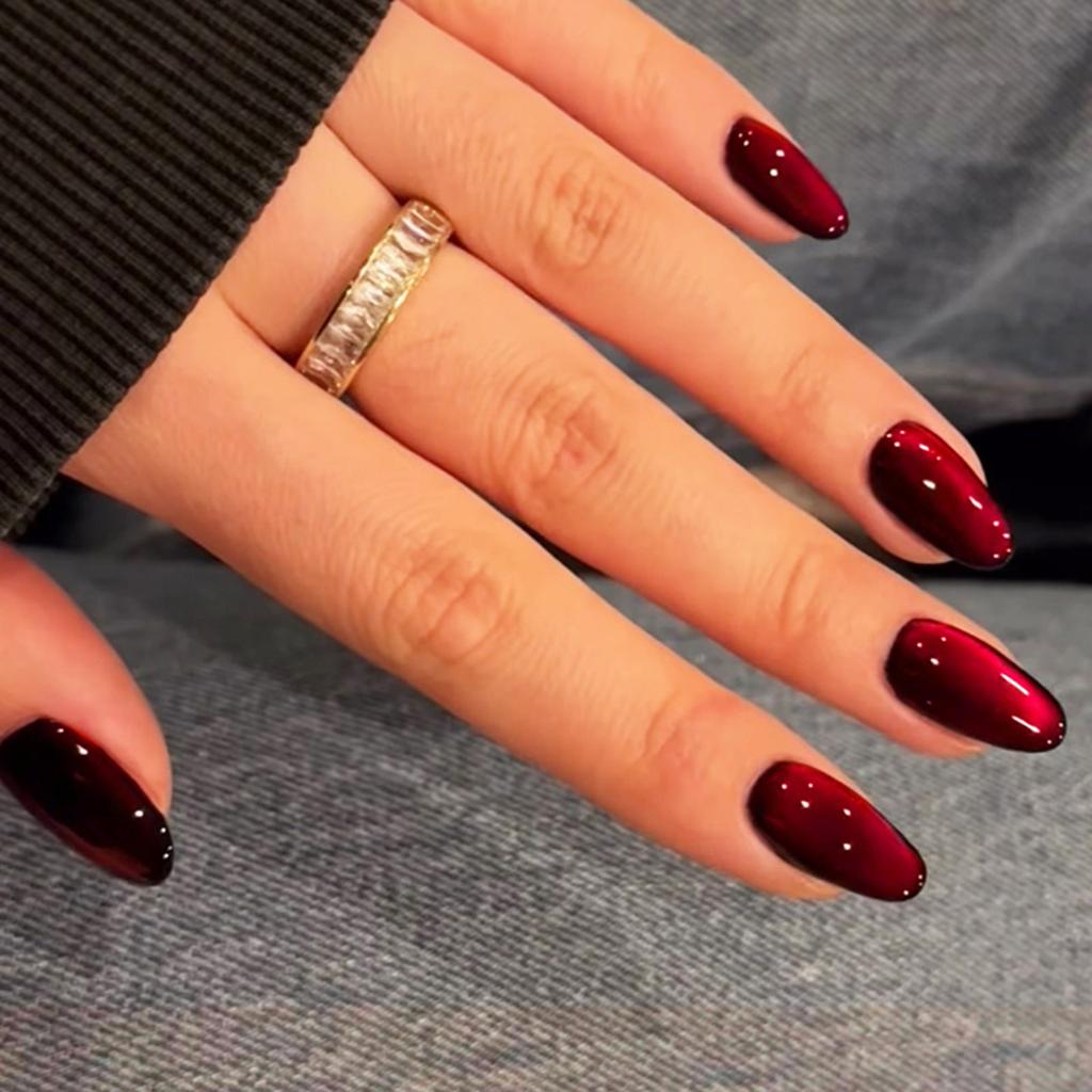 Christmas Red Cat Eye Press On Nails Short Almond False Nails Glossy Artificial Nail Full Cover Nail Supplies for Women