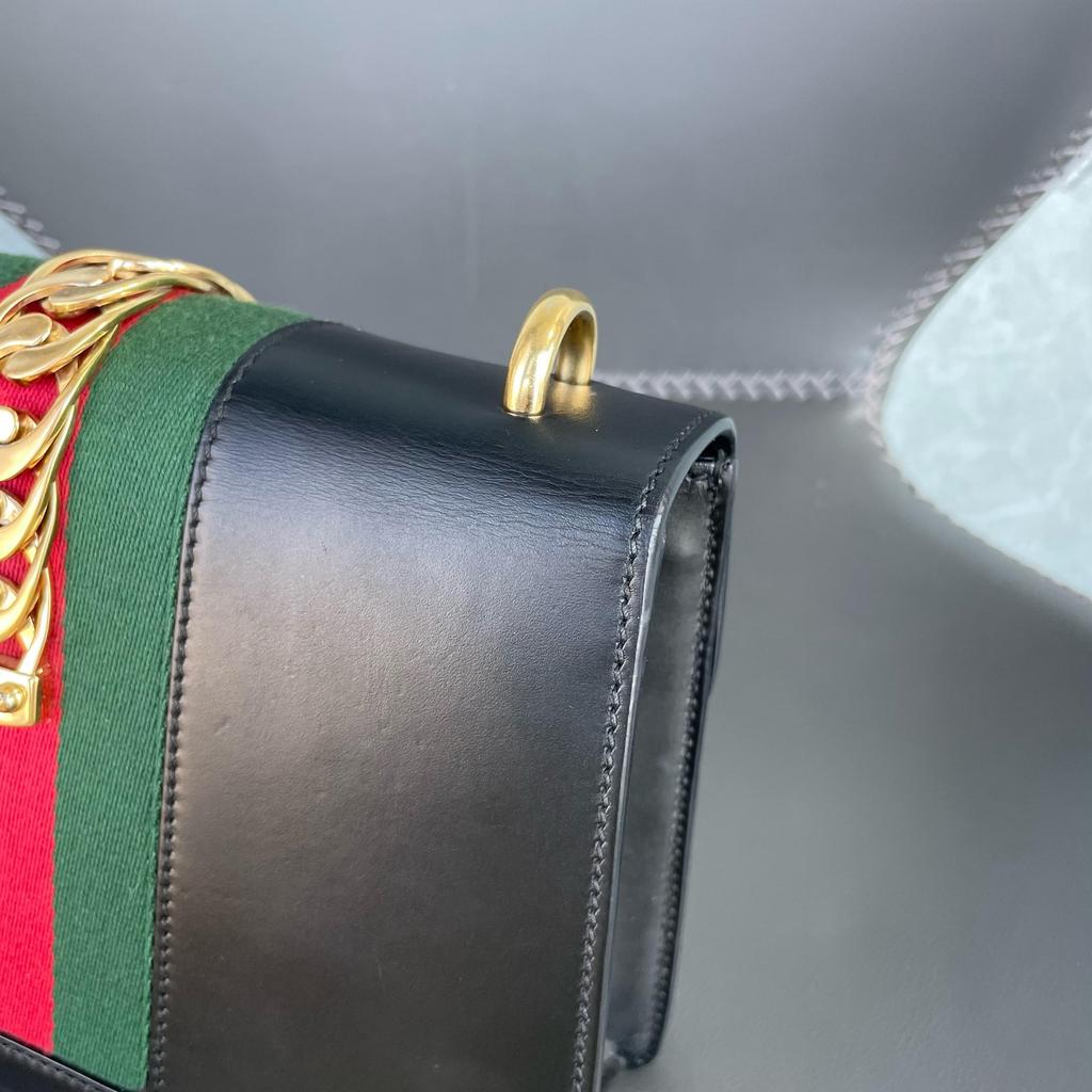 [Pre-Owned] Sylvie Gold Buckle Striped Web Satin Bow Wide Shoulder Strap Leather Handbag Crossbody Bag Shoulder Bag Small - Very Good #1A9M3FH