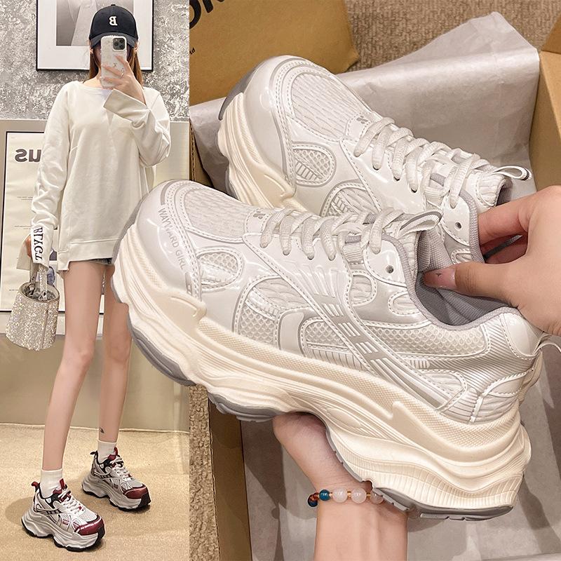 Женские кроссовки на толстой подошве, новинка осени 2024 года, дизайн с серебристой кожаной поверхностью, мягкая подошва, сетчатая поверхность, дышащие, универсальные, для отдыха и спорта
