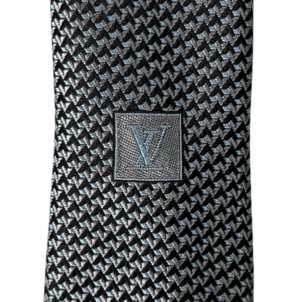 Отличный галстук LOUIS VUITTON Cravate вышивка LV серый шелк мужской M72996 Б/у