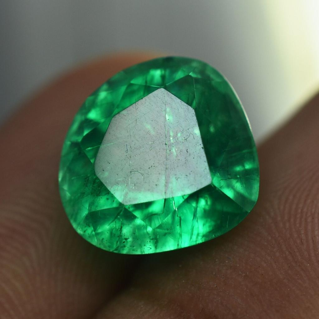 Natural Green Emerald Loose Gemstone 9.20 ct Pear Cut for Jewelry Making and Gem Collections