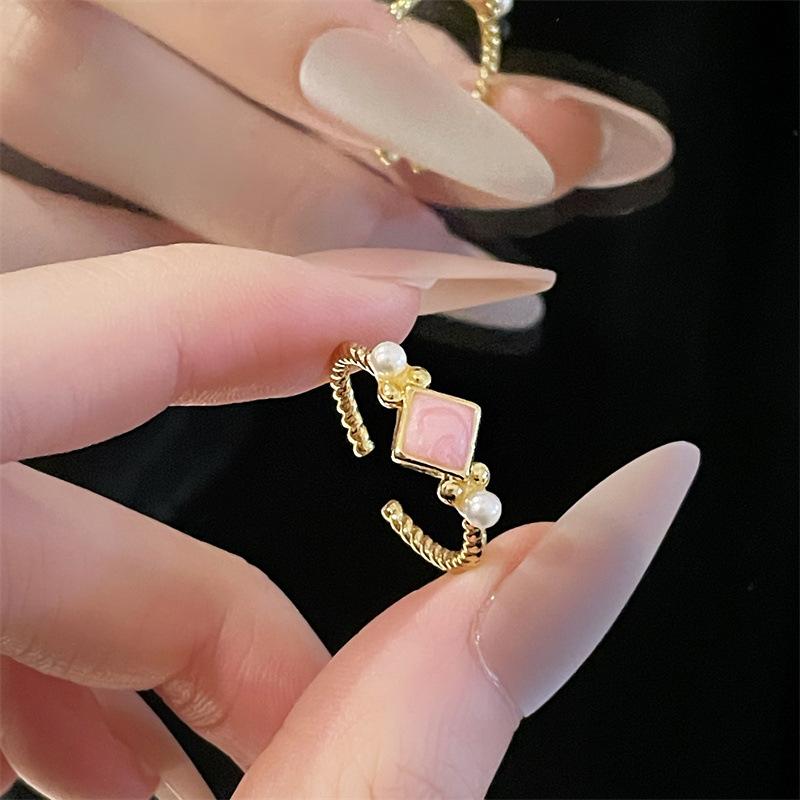Medieval Enamel Peach Blossom Opening Ring Flower Light Luxury High Sense Niche Design Sense Fashion Retro Gold Ring