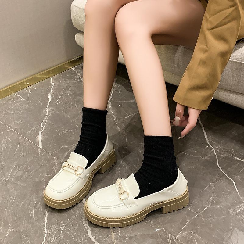 Маленькие кожаные туфли для женских весенне-осенних новых моделей с юбками, мягкая подошва, студенческие повседневные педали