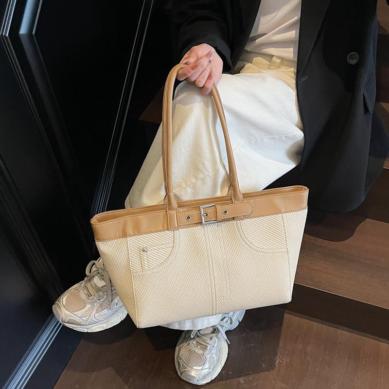 Contemporary Women Large Capacity Bag Internal Zipper Pocket Adjustable Straps