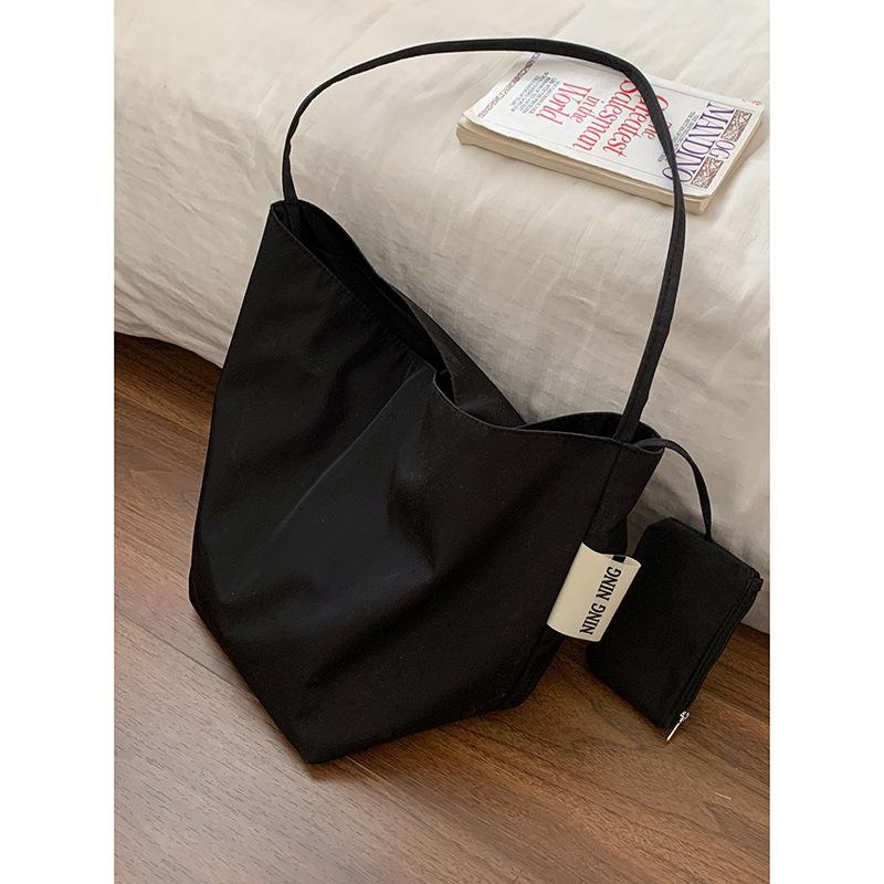 Casual large capacity nylon canvas bag women's 2025 new fashion Korean version bucket bag versatile simple shoulder bag
