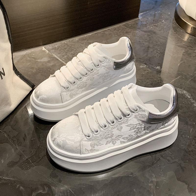 Женская обувь на платформе, увеличивающей рост, универсальная спортивная обувь Guochao, женская весна 2025, новый национальный стиль, суперхит, маленькие белые туфли