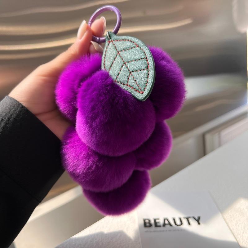 Cute Furry Grape Keychain High Quality Fluffty Fruit Keychain Kawaii Soft Fur Plush Peach Keyring Bag Pendant Custom Accessories