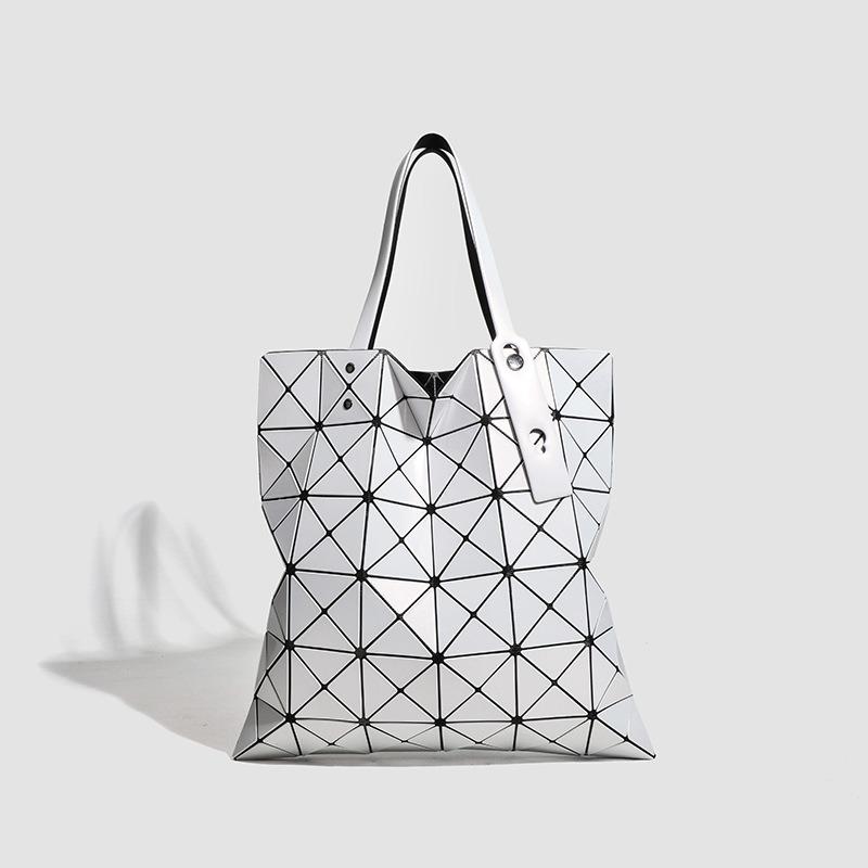 Fashion Geometric Quilted Handbag Shoulder Bag for Women 2025 New Casual Commuter Versatile Large Capacity Tote Bag for Women