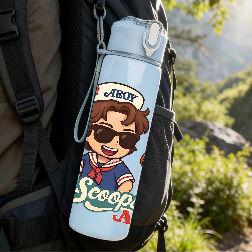 1PC Retro Explorer Couple Cartoon Print 750ml Color Plastic Sports Water Bottle Leakproof Flip Straw Lid Suitable for Sports Office Home Use