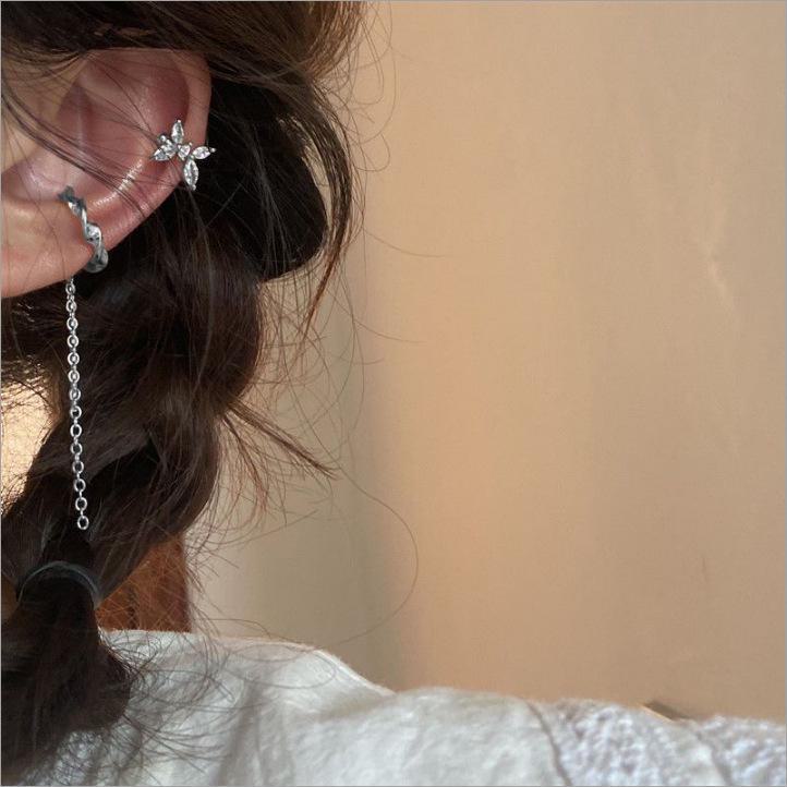 Snake-Shaped Ear Cuff: No Piercing Needed, Elegant 2024 Celebrity-Inspired Earrings.