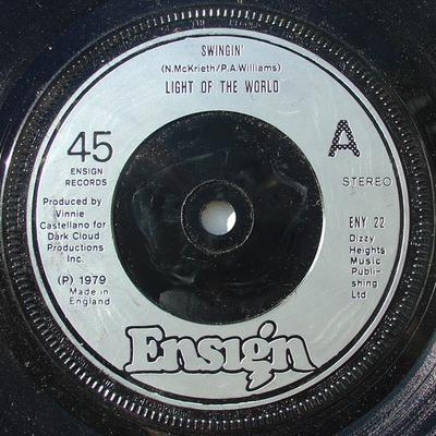 7-дюймовая пластинка LIGHT OF THE WORLD - Swingin' ENY22 Ensign 1979 UK Соул/Фанк Б/У